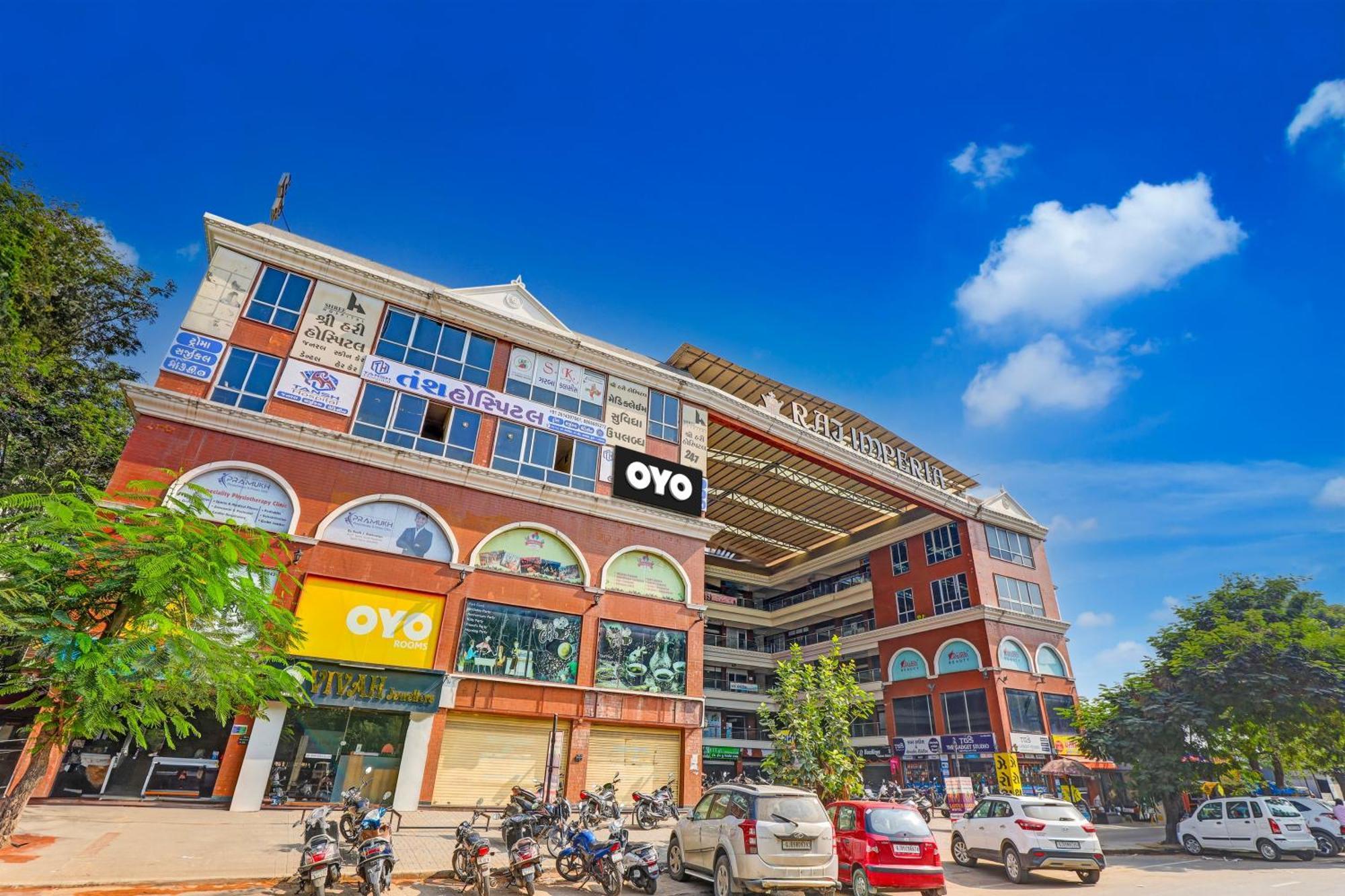 Hotel O Lotus Hotel Surat Luaran gambar