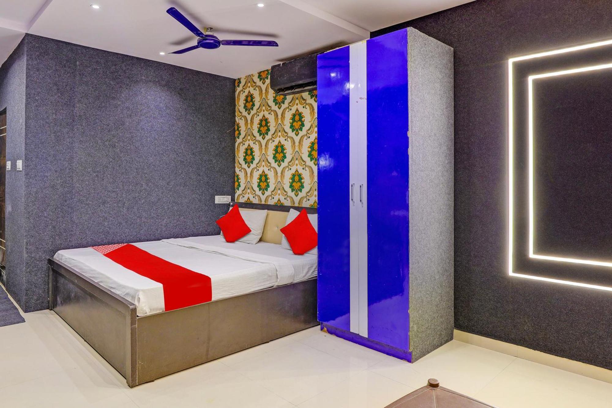 Hotel O Lotus Hotel Surat Luaran gambar