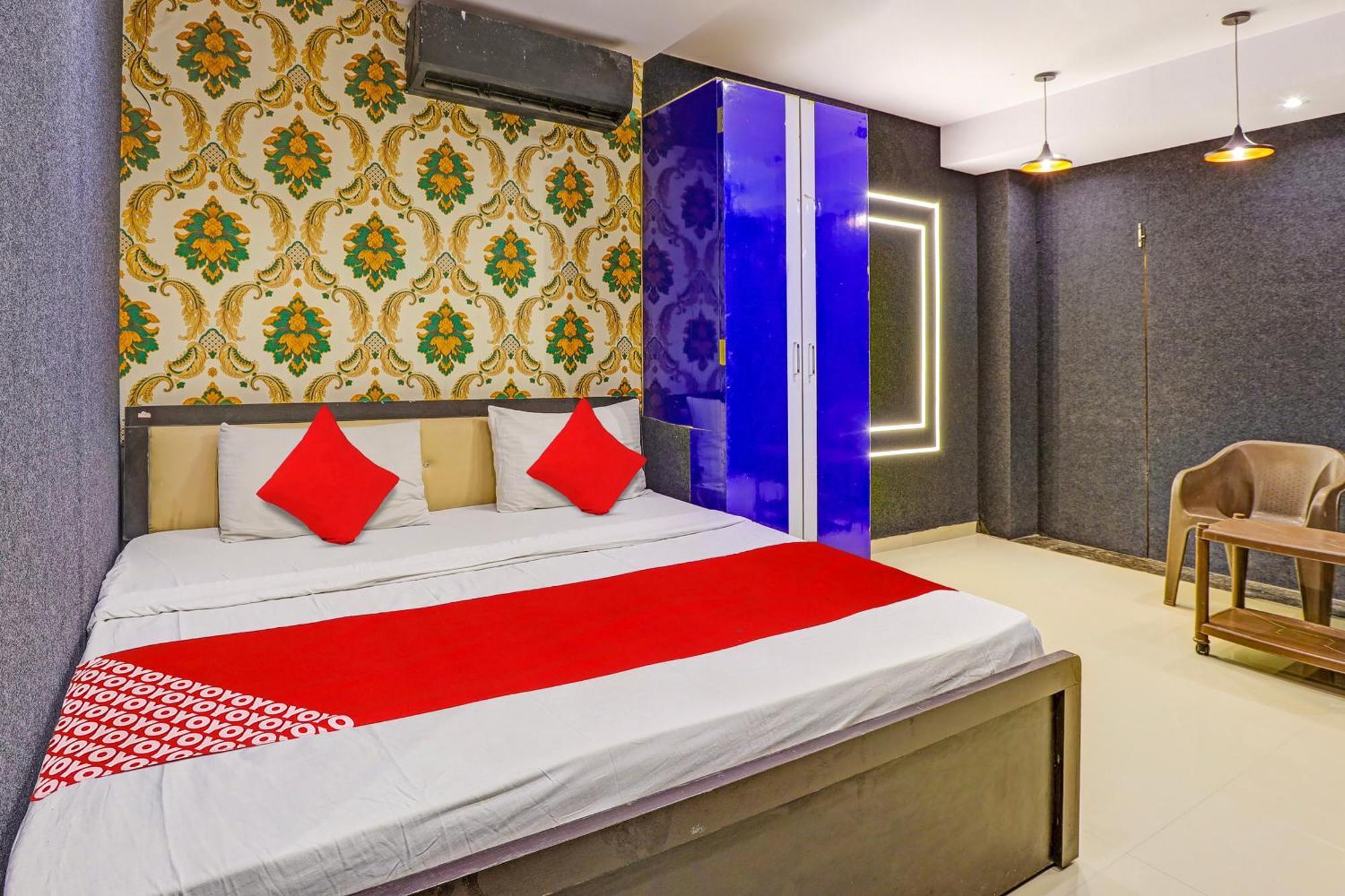 Hotel O Lotus Hotel Surat Luaran gambar