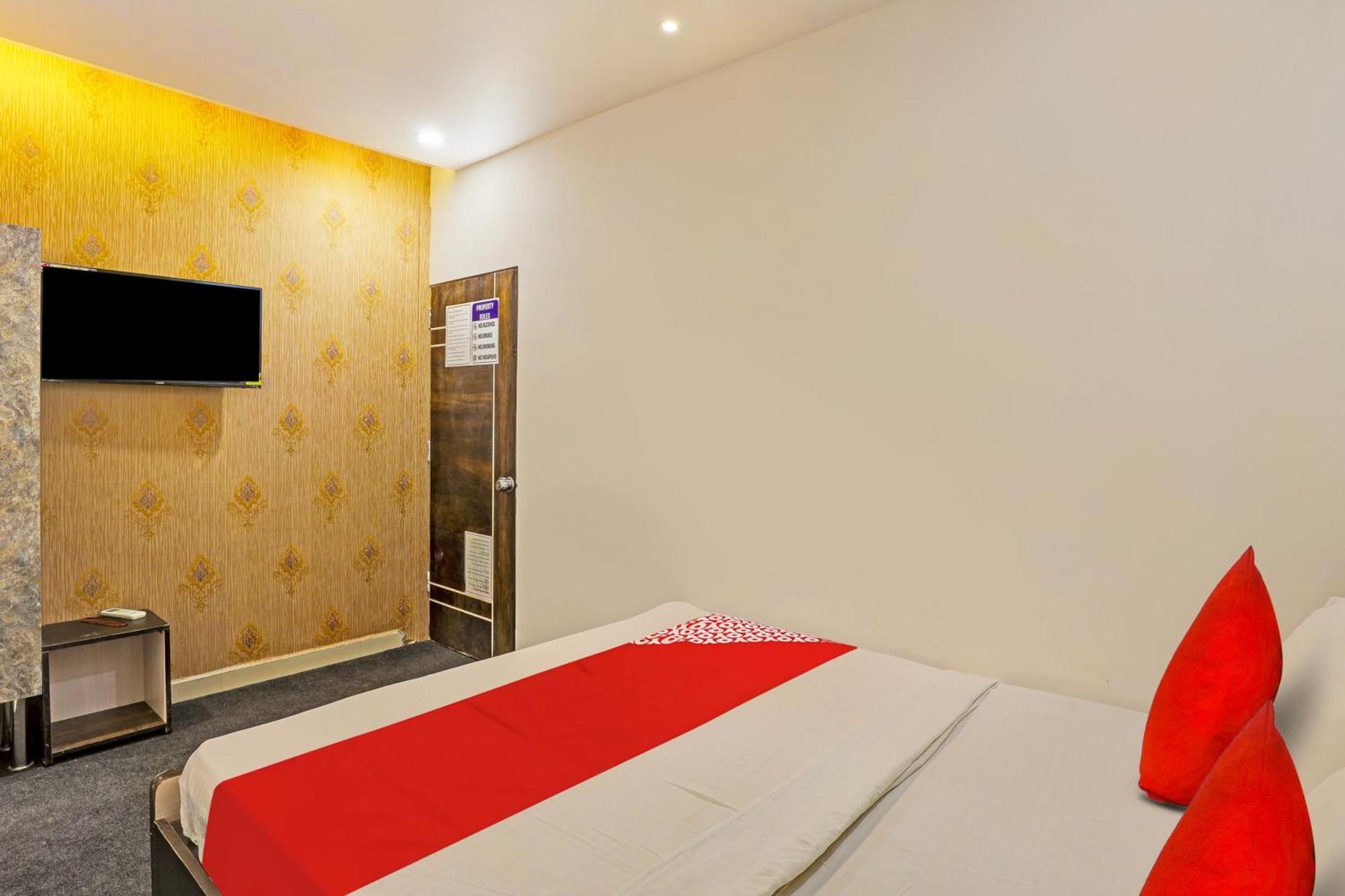 Hotel O Lotus Hotel Surat Luaran gambar