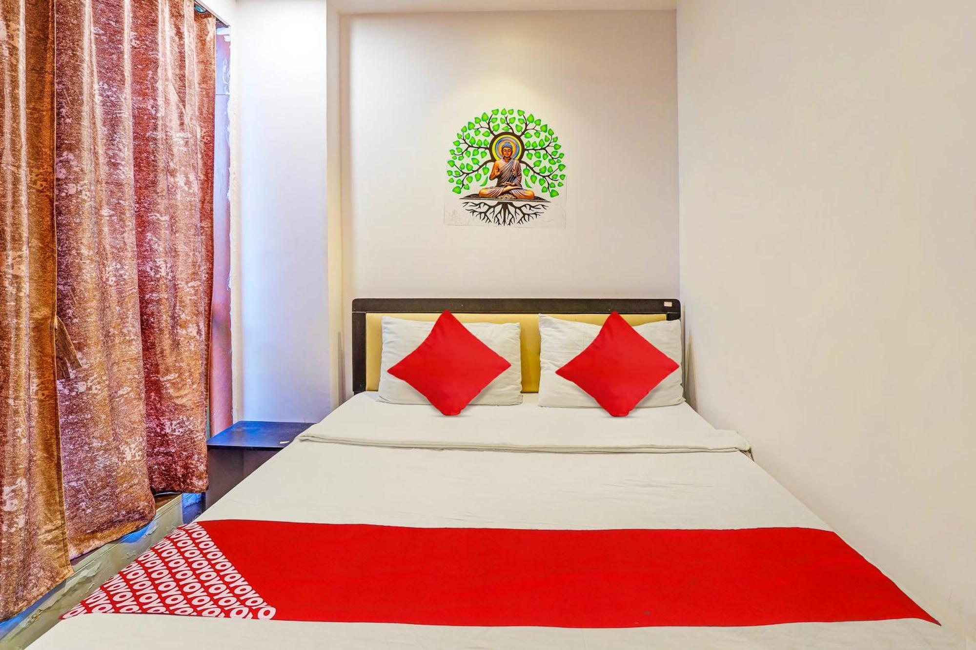 Hotel O Lotus Hotel Surat Luaran gambar