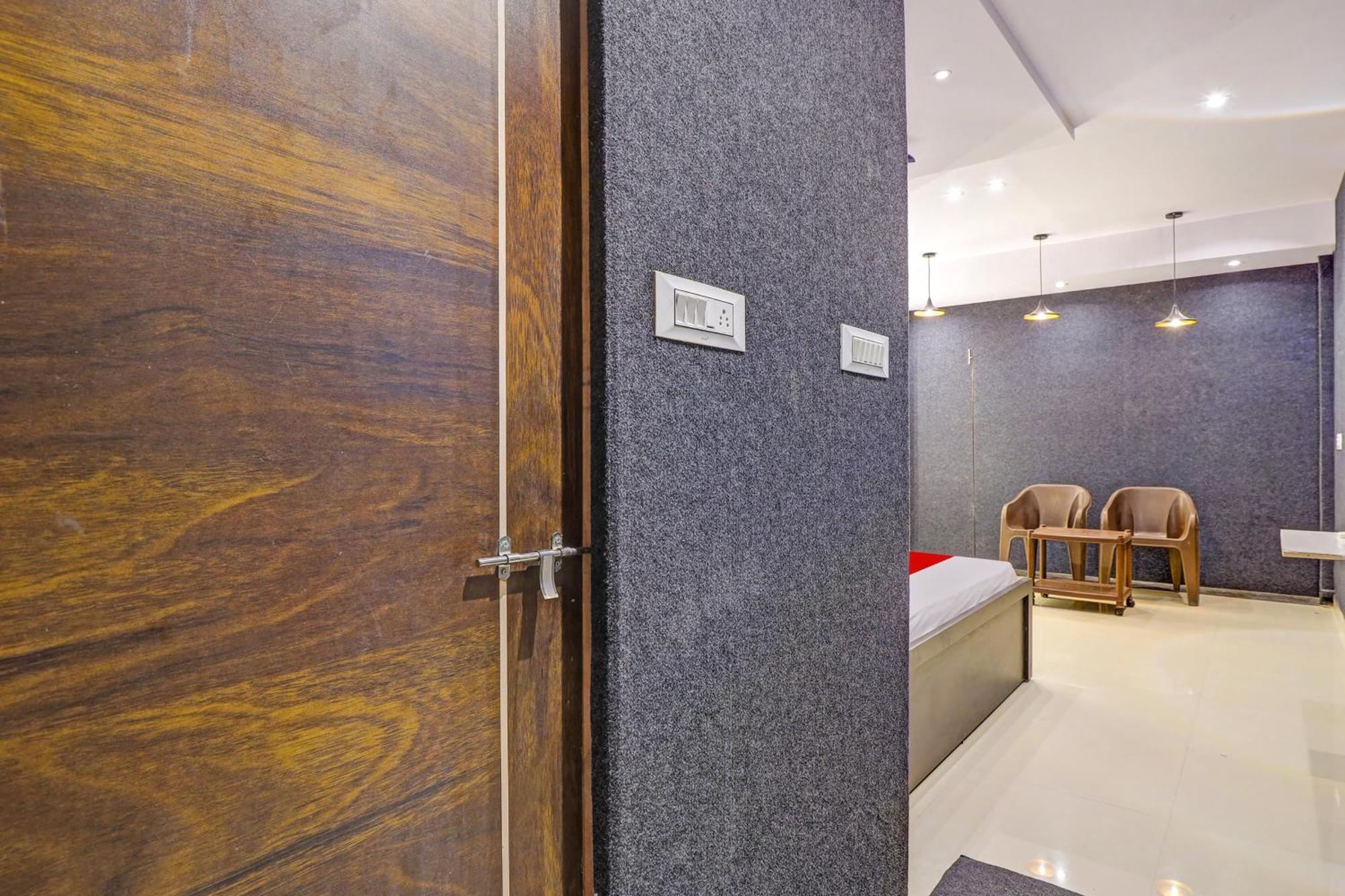 Hotel O Lotus Hotel Surat Luaran gambar