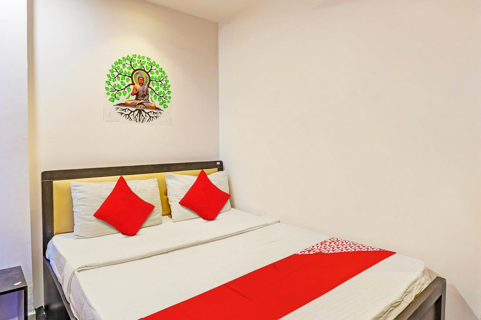 Hotel O Lotus Hotel Surat Luaran gambar