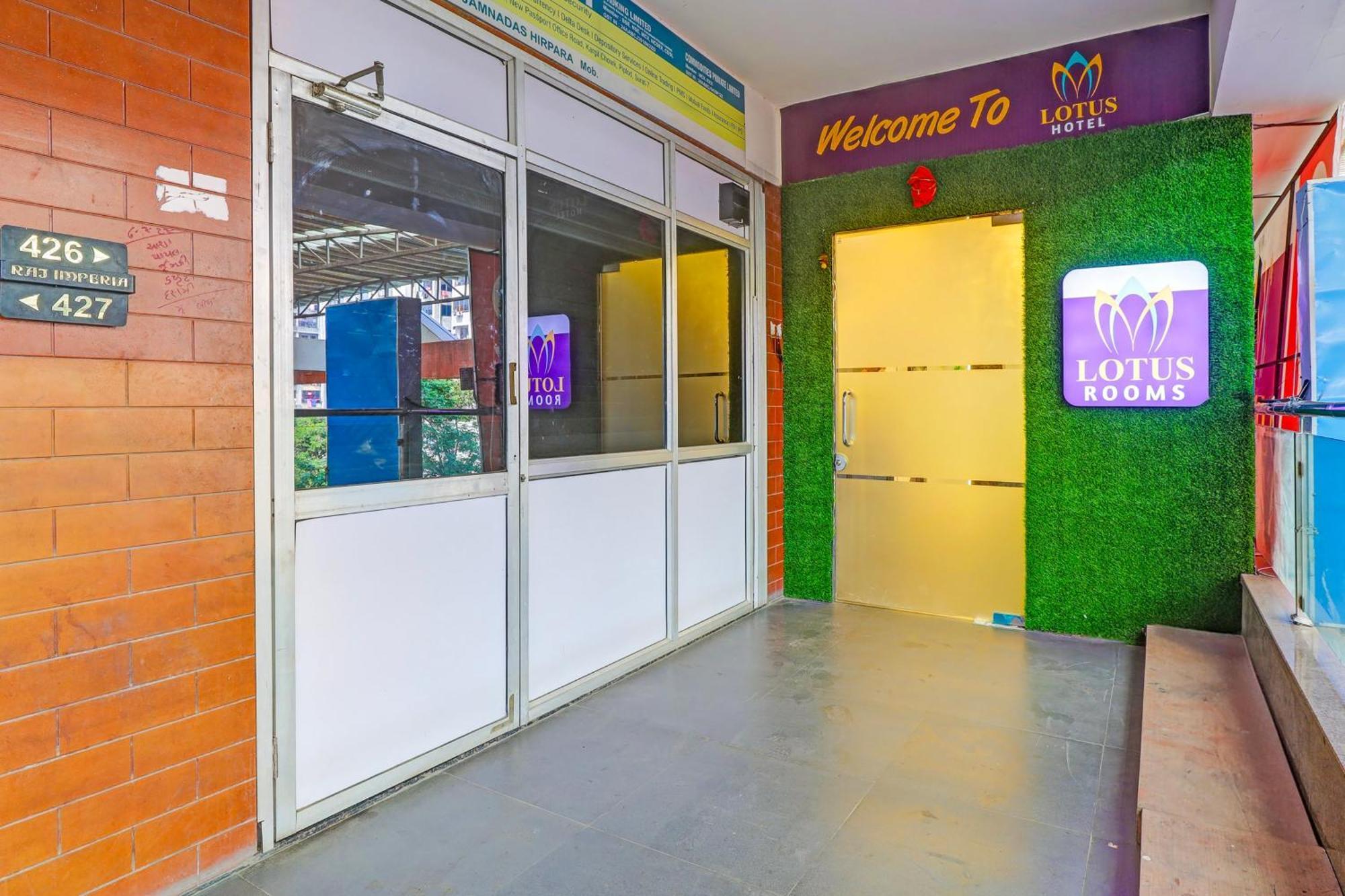 Hotel O Lotus Hotel Surat Luaran gambar