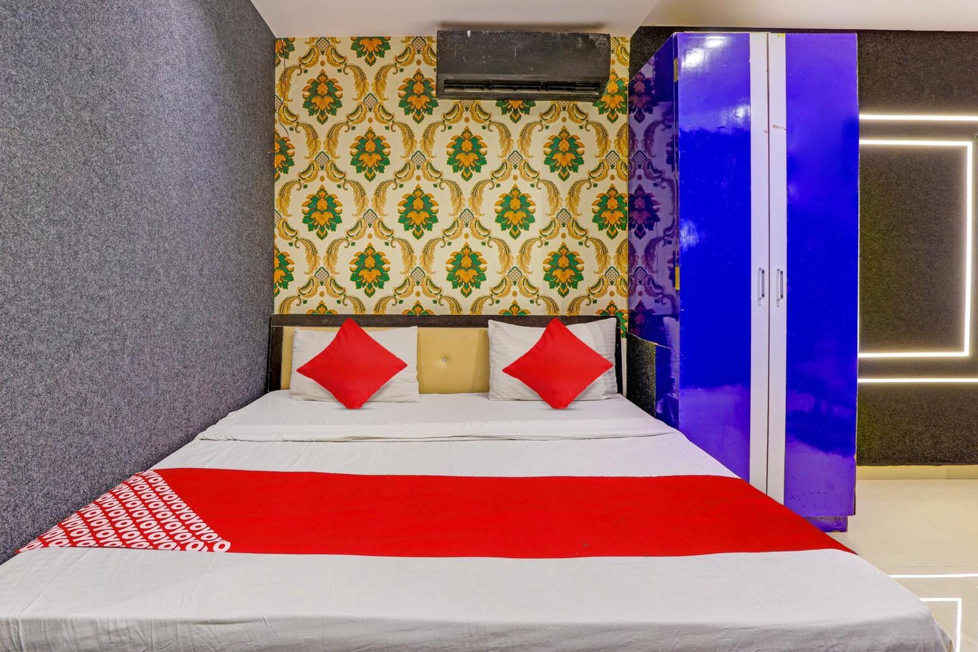 Hotel O Lotus Hotel Surat Luaran gambar